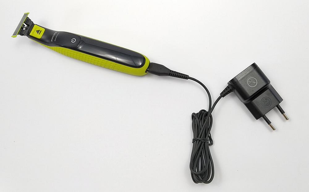 Philips OneBlade QP2520 je osazen starším typem akumulátoru | Plné nabíjení trvá 8 hodin a čas práce na baterii činí 45 minut