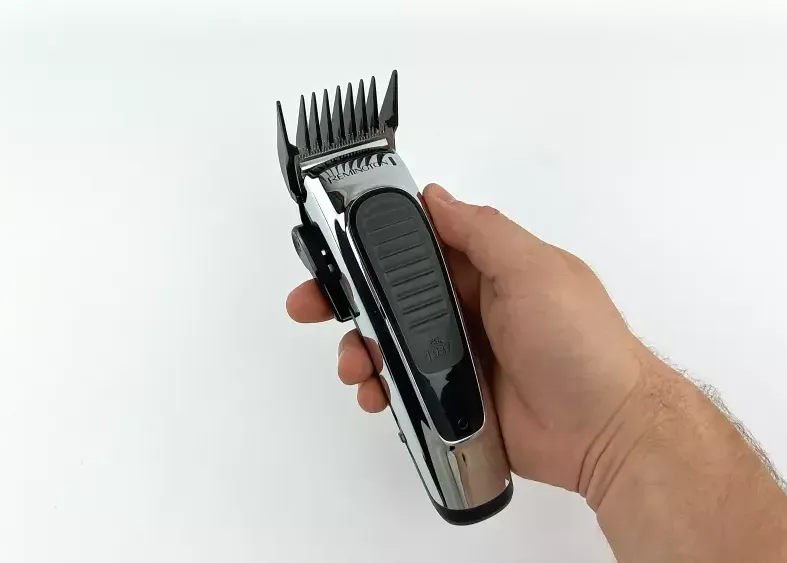 Remington HC450: Skvělá výbava a ostrý střih, ale pozor na baterii