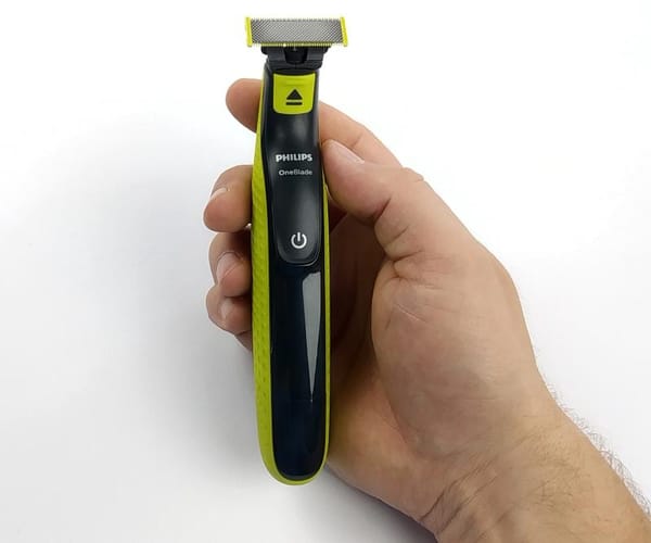 Philips OneBlade QP2520/20 je hybridní zastřihovač vousů
